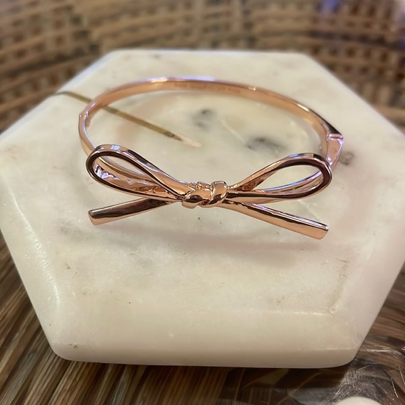 Kate Spade bow bracelet in rose gold - Picture 2 of 3